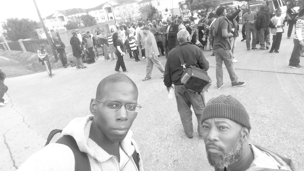 Out here at Stop the Violence Peace Walk IV in Houston with <a href="/1likezin/">ZIN</a> <a href="/AllRealradio/">All Real Radio</a>. #NoMoreBloodshed #JusticeOrElse
