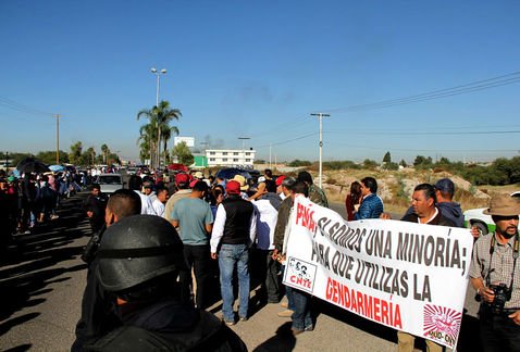 MilenioLaguna's tweet photo. En Durango se realizó en calma evaluación docente por operativo policial
https://t.co/HuxVWH4bVa https://t.co/Gvr6kJTMpx