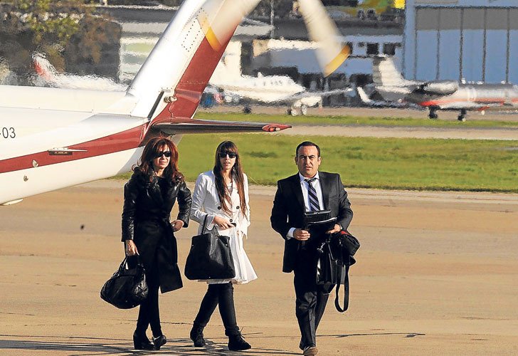 christiandsolis's tweet photo. "@perfilcom: Cristina Kirchner se prepara para los últimos días en la Casa Rosada https://t.co/H9JjPpEUX1 https://t.co/QquEaOYvgC"