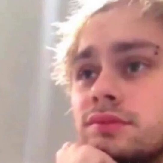 5SOSTumblrx's tweet photo. When i see people not voting #MTVStars 5SOS https://t.co/8JxmIFdDSd