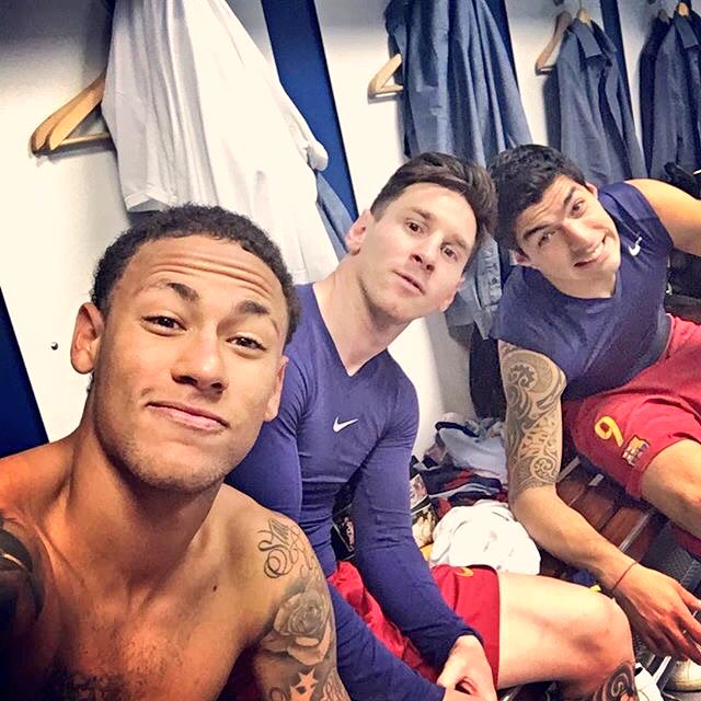 ActuFoot_'s tweet image. En 2015:

La MSN → 117 buts
Le Real Madrid → 106 buts