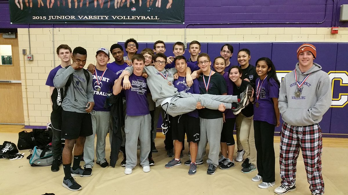 IHSWrestling14's tweet photo. Great Day at the Roundup. Bringing home a lot of hardware #KnightsWrestling #ExpectGold https://t.co/dfePahR5Xl
