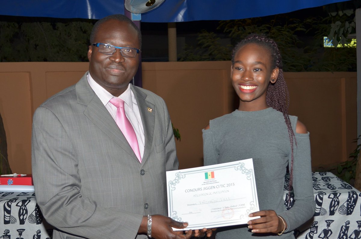 Mr Badiel <a href="/ITU/">Int’l Telecommunication Union</a> remet des attestations au concours <a href="/jiggencitic/">GIRLS in ICT Senegal</a> 2015 #girlsinict