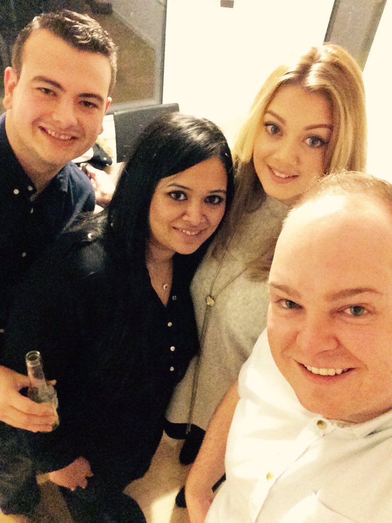 ChrisBeaumontU3's tweet photo. Team u346 getting ready for an evening out to celebrate TOP 1% #3RDinUk @Anniewiggles92 @antpro26 https://t.co/xsWolxDQz7