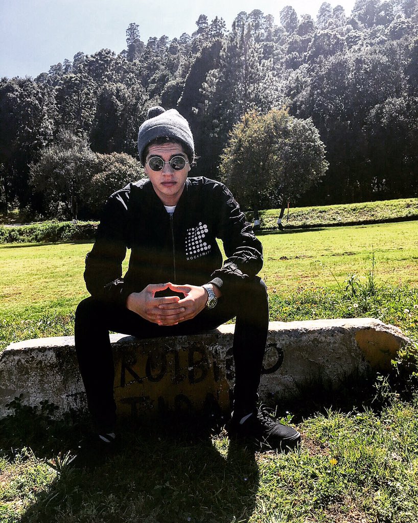 freddyleyva's tweet photo. ¿Dónde quedó la H? 😆 https://t.co/8GQOx1BZSH https://t.co/EsalzUBCNP