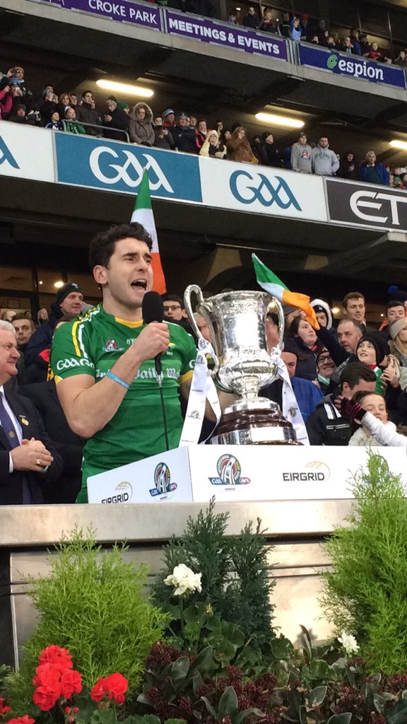 officialgaa's tweet photo. Captain Bernard Brogan lifts the Cormac McAnallen Cup as Ireland defeat Australia in this #EirGridIntRules test #GAA https://t.co/9l2y2kbrSo