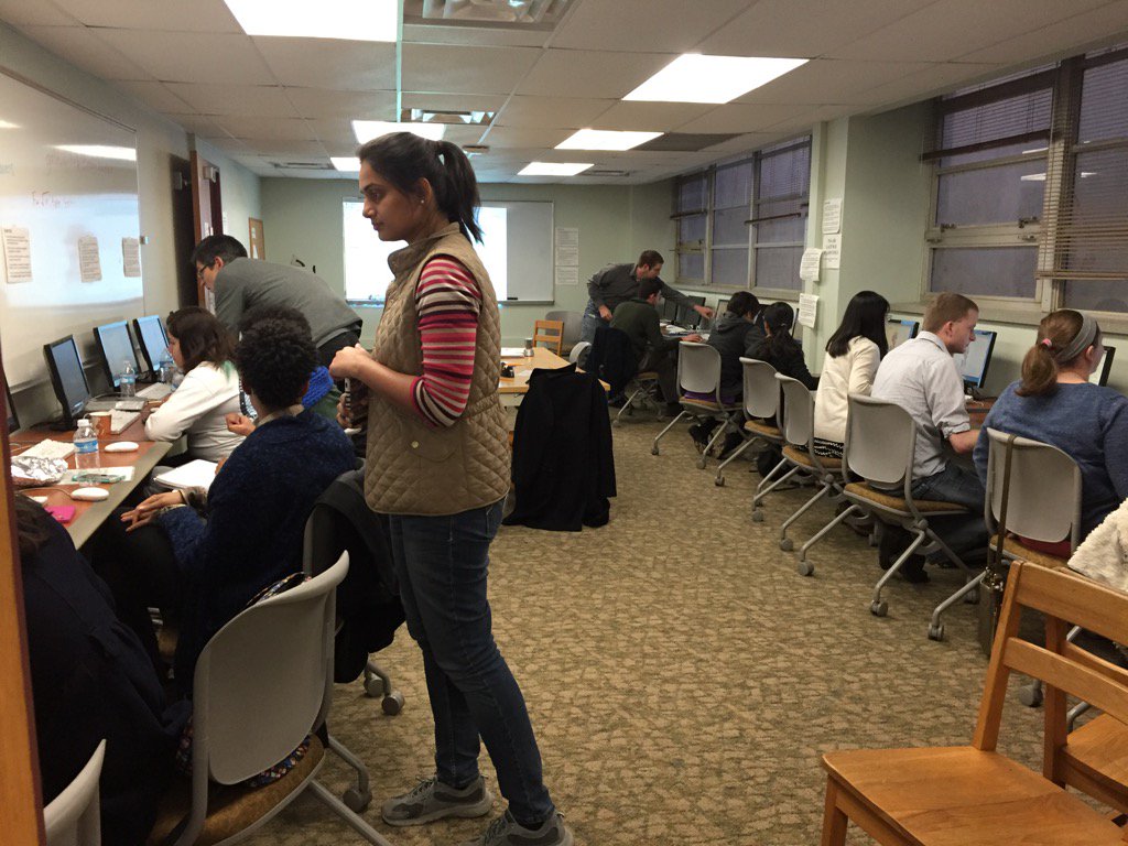 KU_IMSD's tweet photo. Using R and Tableau for clustering algorithms #bigdataworkshop @KU_PREP @lynnsv https://t.co/e4WW5WUaRt