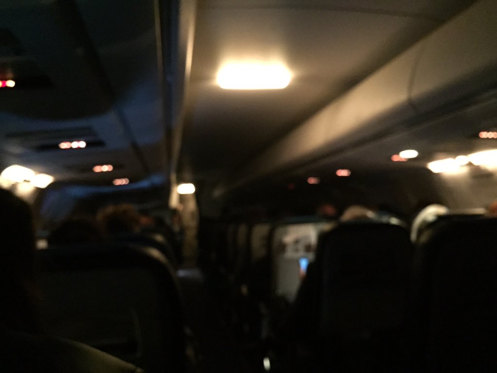 roelvanhees's tweet photo. Applaus bij landing!! Haha #kl1024 we zijn er ; ) https://t.co/DUTjdXEtBo