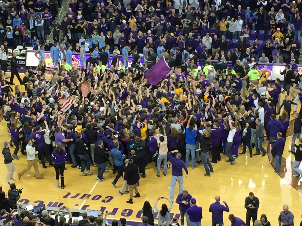JerryGallagher's tweet photo. That picture says it all.  @UNImbb knocks off the top-ranked Tar Heels 71-67. https://t.co/nD9oCOkUBp