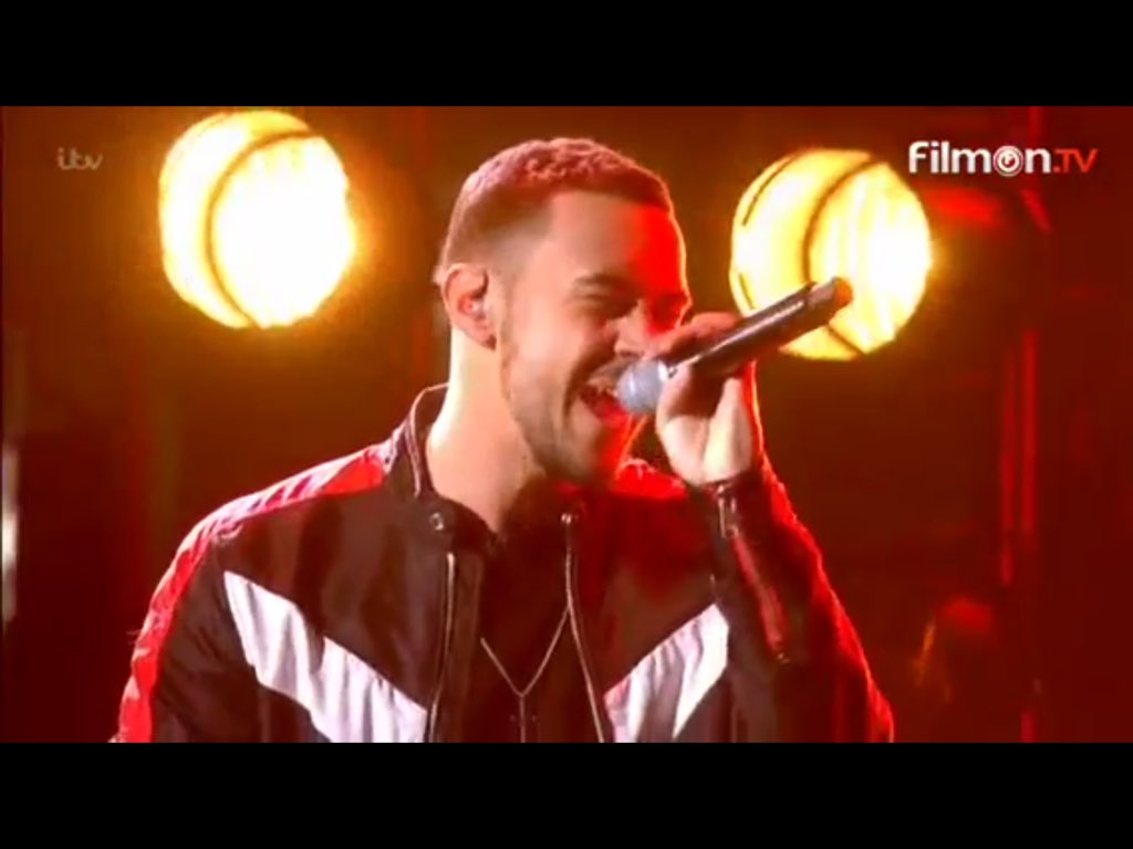 MasonNUpdates's tweet photo. Mason on stage tonight #5 https://t.co/1qCadplyiX