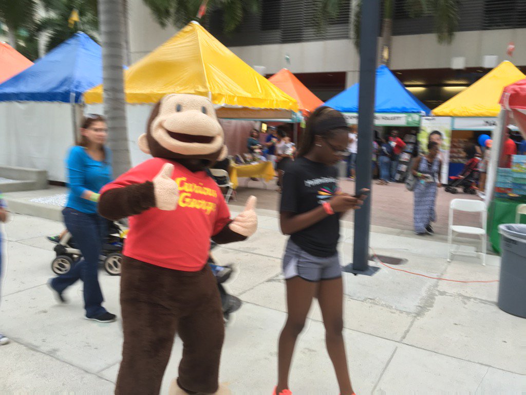 PapercutzGN's tweet photo. It's not raining so come see us at booth 404 #mbf2015! George was happy he did! https://t.co/YIuXkYEXS9
