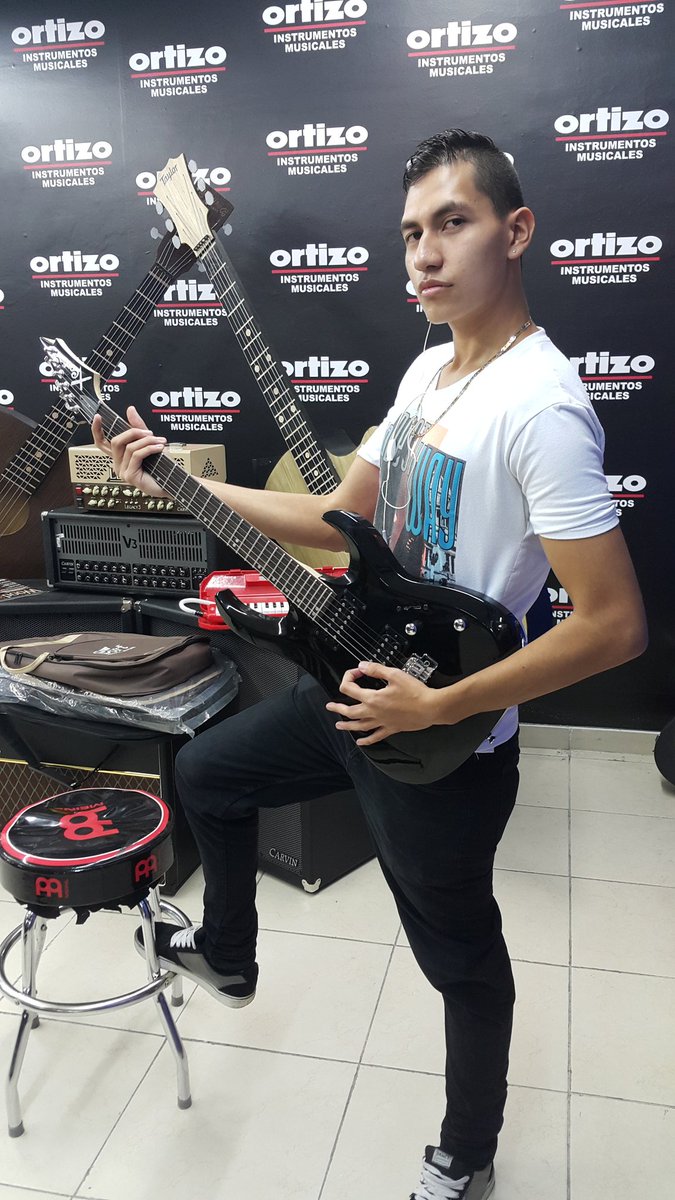 sebassotel's tweet image. @Ortizoweb y @OcesaColombia  #OrtizoMeLlevaAPearlJam lo maximo espero ser el afortunado