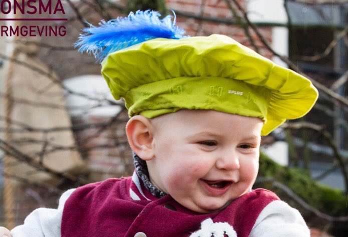 PLUS_Siemonsma's tweet photo. Sinterklaas is weer in Balk Iedereen blij met Pieten pet en gratis buttons #plus #sinterklaas #balk @plussupermarkt https://t.co/L1znQKUMe5