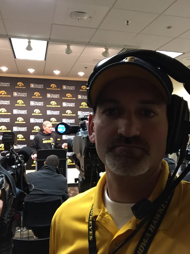 greg20yoder's tweet image. Post game presser for Ferentz.  11-0, heading for perfection.  Go Hawks!
