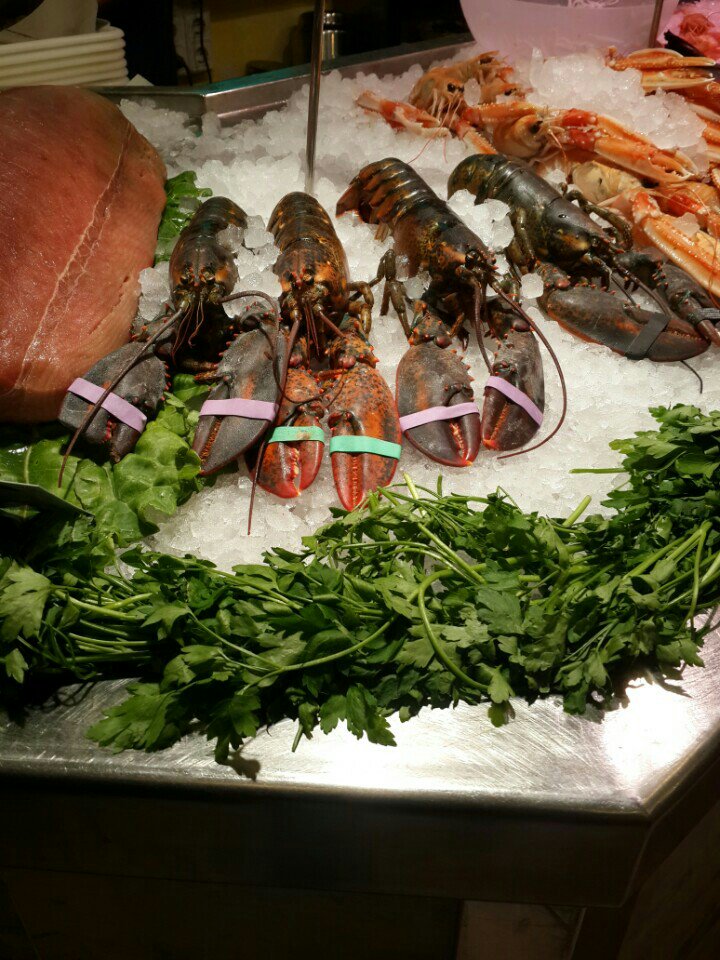 I'm at La Paradeta in Barcelona w/ <a href="/iremerdur/">Irem Erdur</a> swarmapp.com/c/4tOavalxpyO