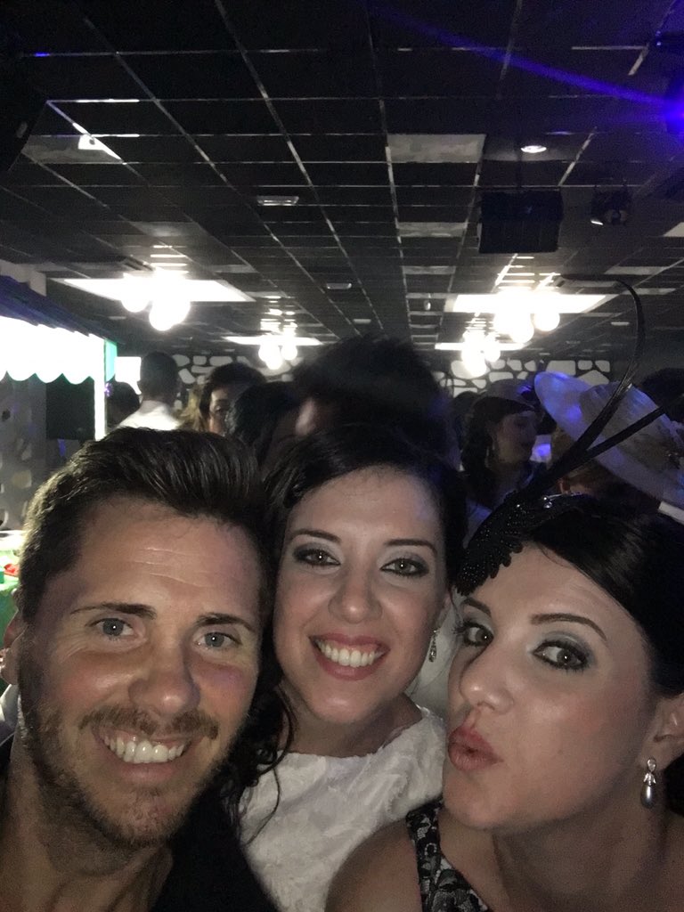 CaseFiliu's tweet photo. Qué gran día de boda @CrpRangel @PepoMarco @Carlos28091979 https://t.co/XdV0969k9X