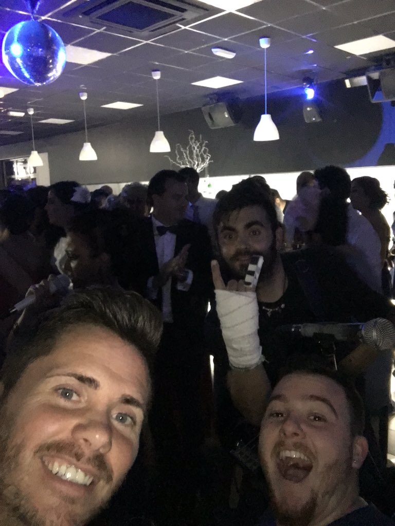 CaseFiliu's tweet photo. Qué gran día de boda @CrpRangel @PepoMarco @Carlos28091979 https://t.co/XdV0969k9X