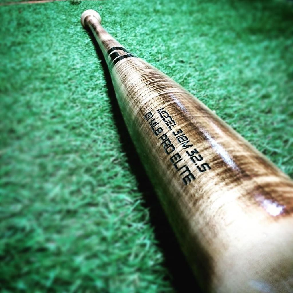 Game1Sports's tweet photo. Full Flame #MLBQuality #baseball #woodbat #woodbats #mlb #winterball https://t.co/ChSizrDjhg https://t.co/f2o8OkUoeq