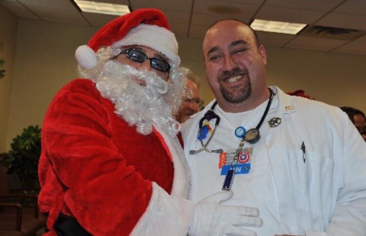 NurseMike911's tweet image. Even Santa has voted for the World Heavyweight Champion of Nurses, Nurse Mike! #nursesearch fb.me/74Jyvix0F