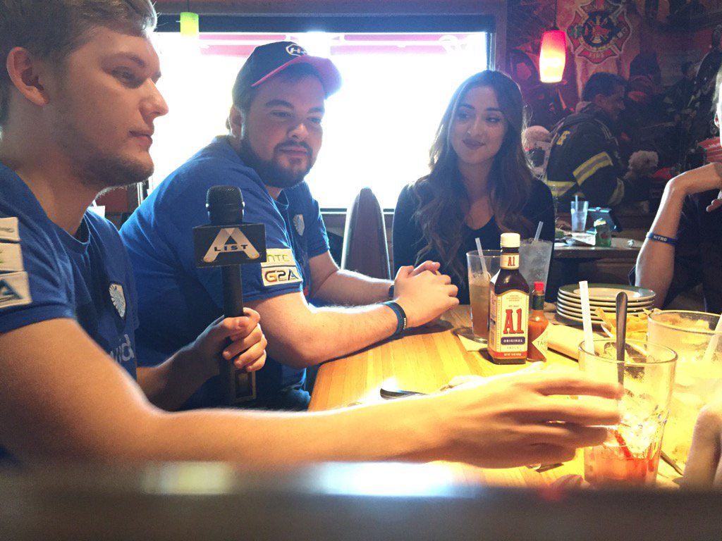 TheAListChannel's tweet photo. Pre-gaming at Applebee's with @TeamLiquidPro @ESL @TheAListChannel @Krystaalized @IEM @CanaanRubin @ZoominGames https://t.co/OO5rawncsE