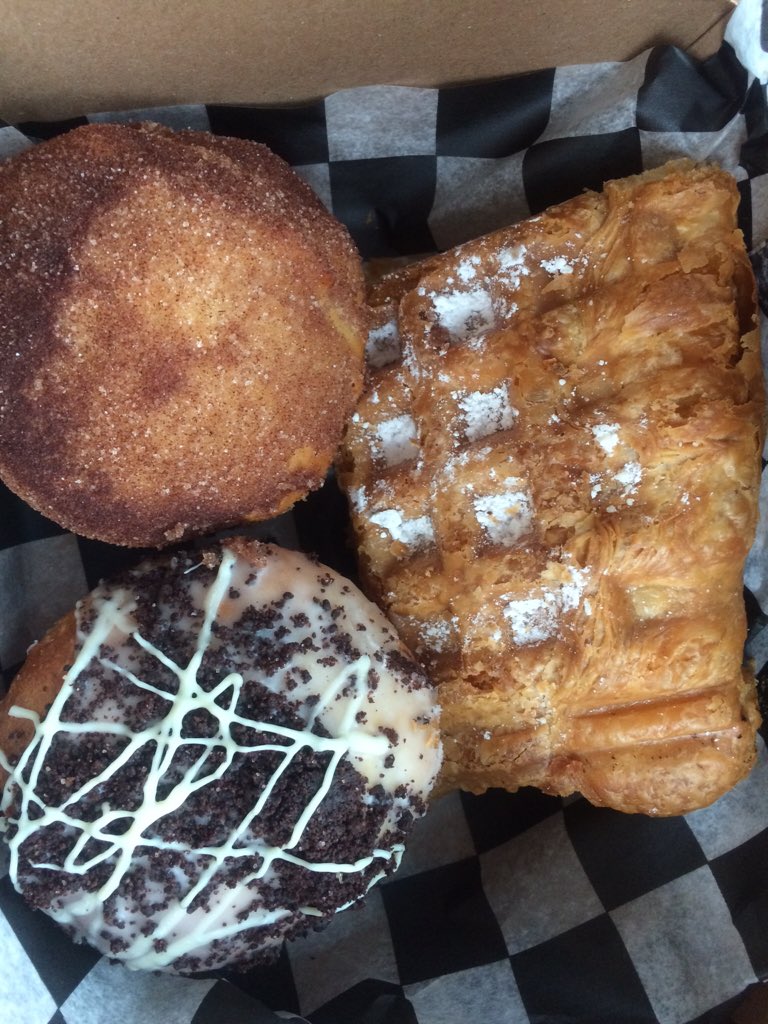 McDonaldPRyan's tweet photo. Thanks Dave Miller Pumpkin stuffle and doughnots @bakermillerchi #hotbar #stuffle #chicagofoodscene #chicagoeater https://t.co/PisD7NBycx