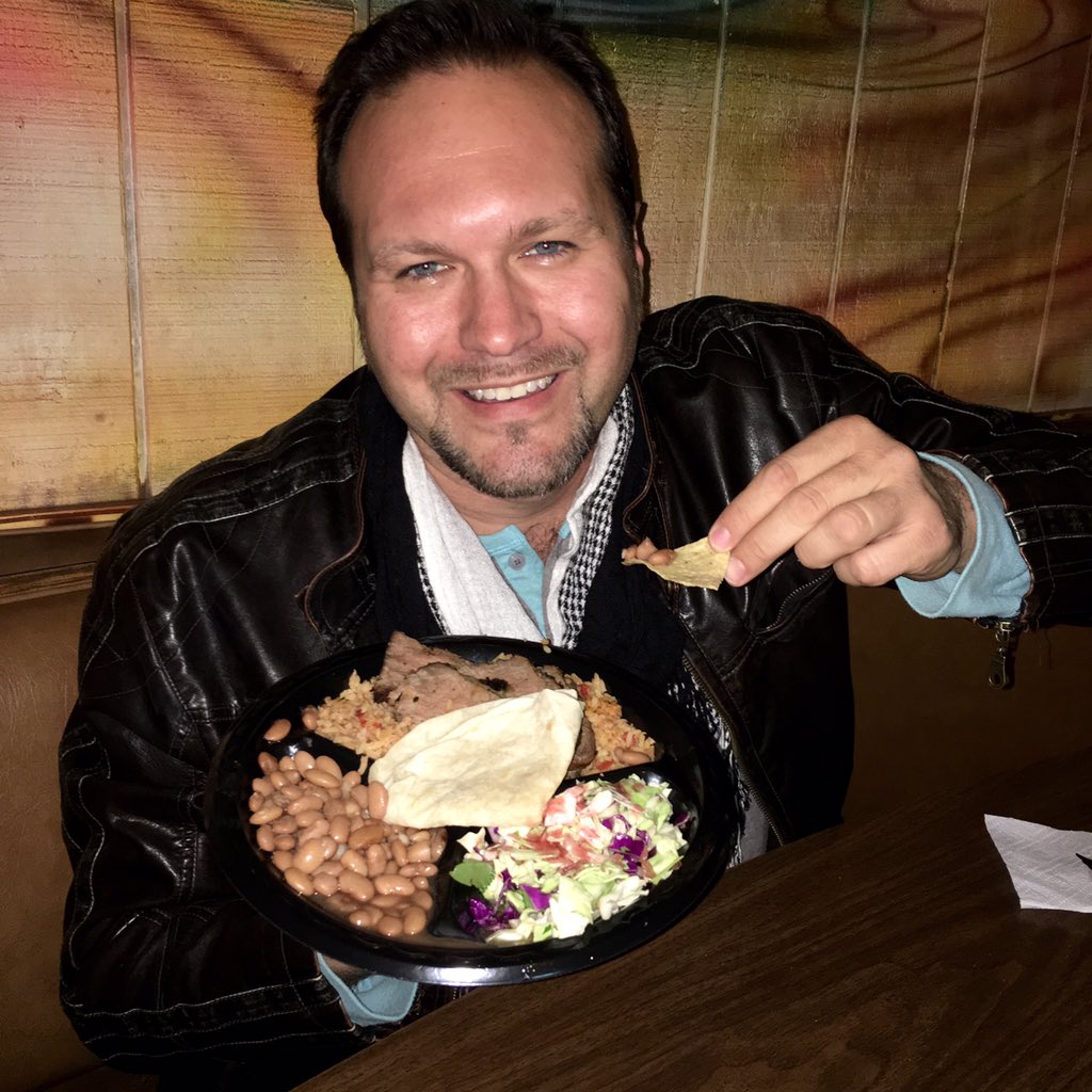 JasonAmadori's tweet photo. Yes I'm in love with tri tip tacos pairs well with a spiked lemonade. #tacoheaven https://t.co/nOAzVHkqWr