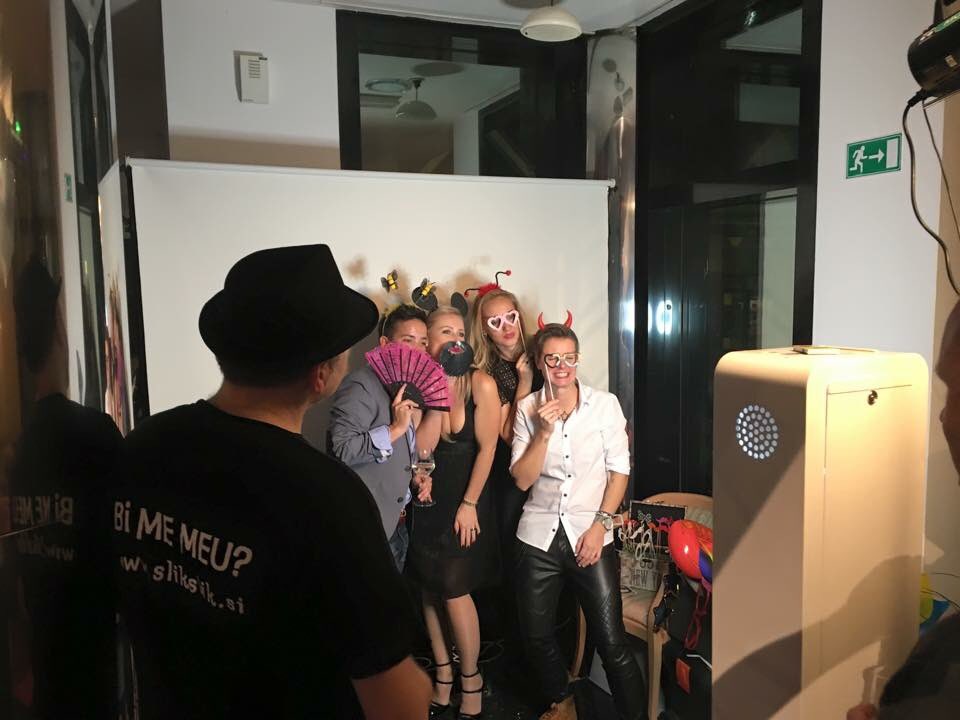 SlikSlikPhoto's tweet photo. Photobooth party na 1. obletnici hotela Elizabeta. #photobooth #fotostojnica #žur https://t.co/pOYOaqulLN