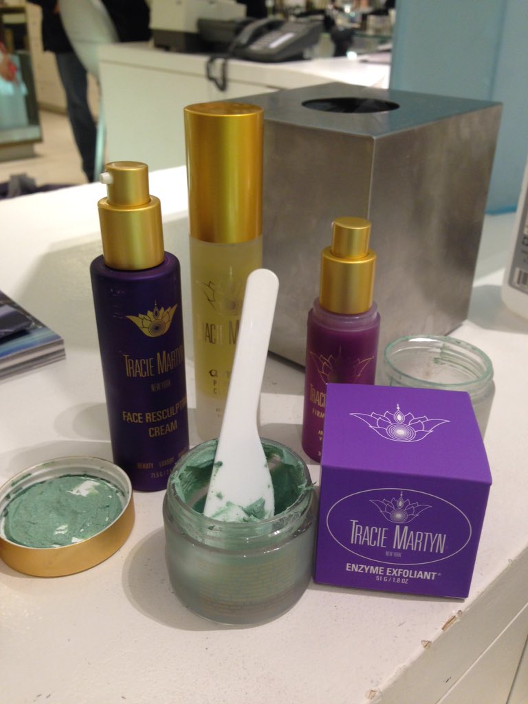 contentmode's tweet photo. #skincare #organic skin crack @traciemartyn love the #enzymeexfoliant #purifyingcleanser https://t.co/H3l9cIIeQr