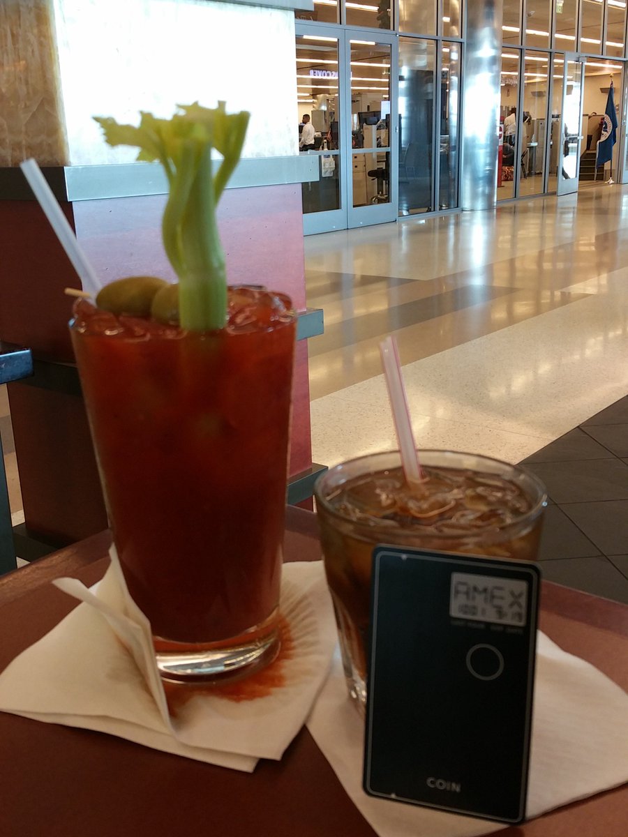RollenRoberson's tweet photo. Starting Thanksgiving right......#gotmycoin, #makersandcoke https://t.co/bmpzYVpUyZ
