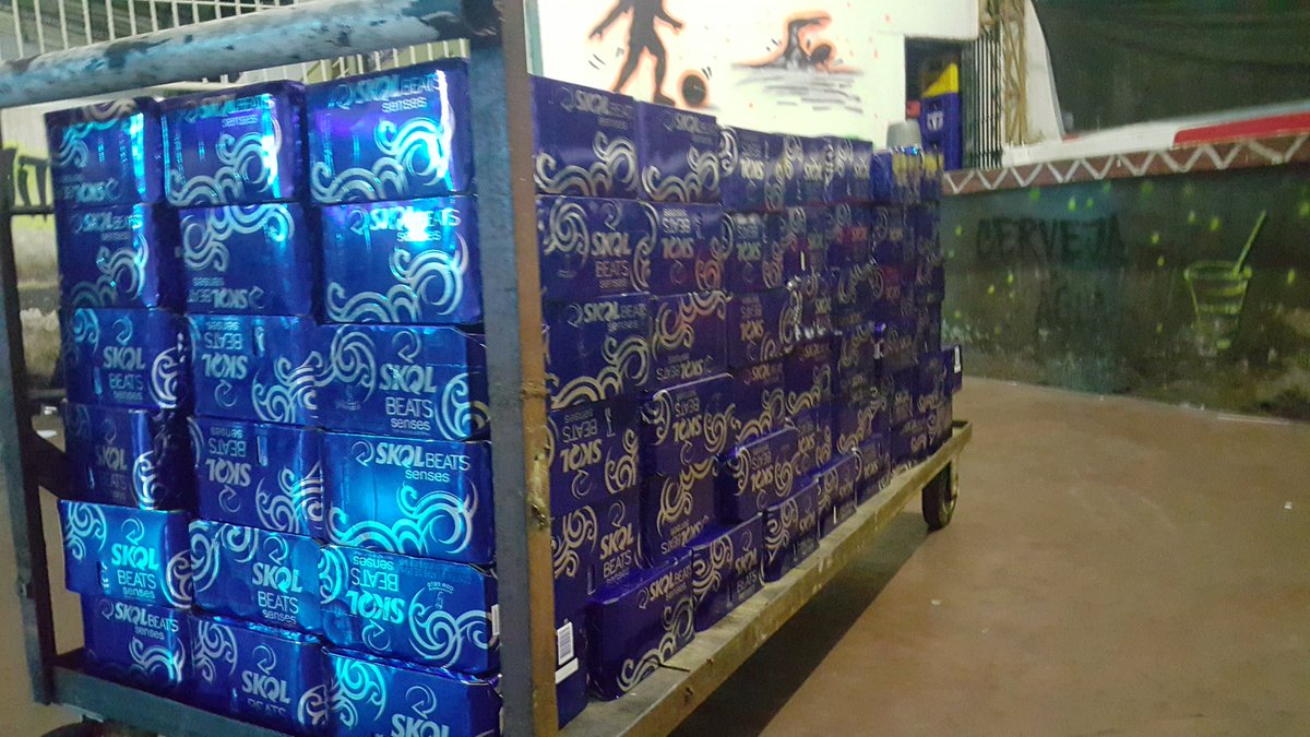desenrolafest's tweet photo. SKOL BEATS LIBERADA A NOITE TODA, VEMMM DESENROLA https://t.co/ecHo9ZYk3V