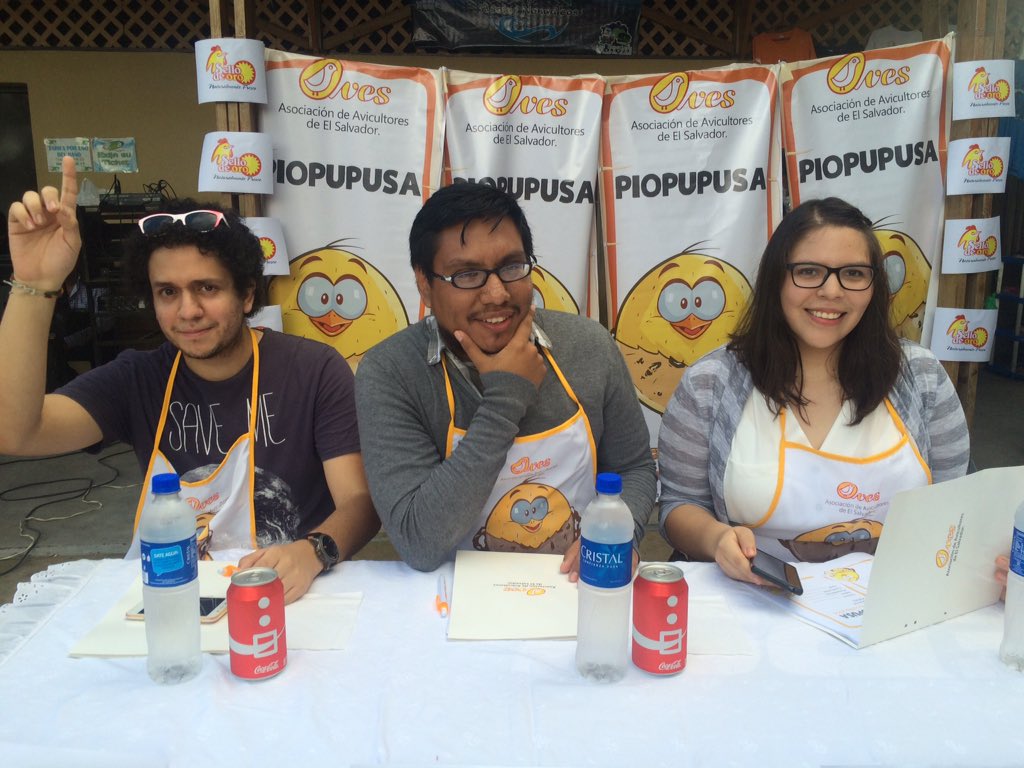 gabboggie's tweet photo. #LasBotargas de jurado de la #Piopupusas @AVESELSALVADOR 😁😁😁 https://t.co/4PGJqESKvS