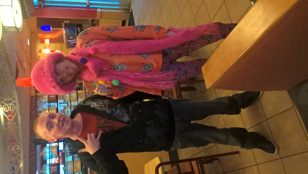 RustyMatrious's tweet image. Just met Miley at #Popeyes keep doing your thang lookin beautiful