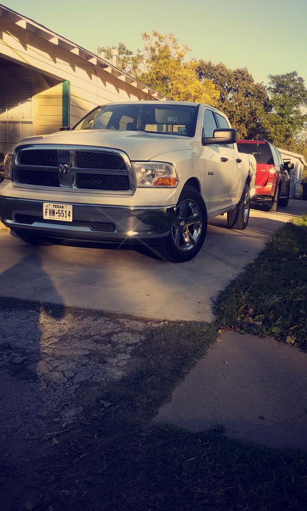 5_4carlos's tweet photo. ๐ฉโค๐ฅ๐ #Ram #Daily #NeedsLow #Slow #stock #Hemi ? https://t.co/nYvd1Tnooq