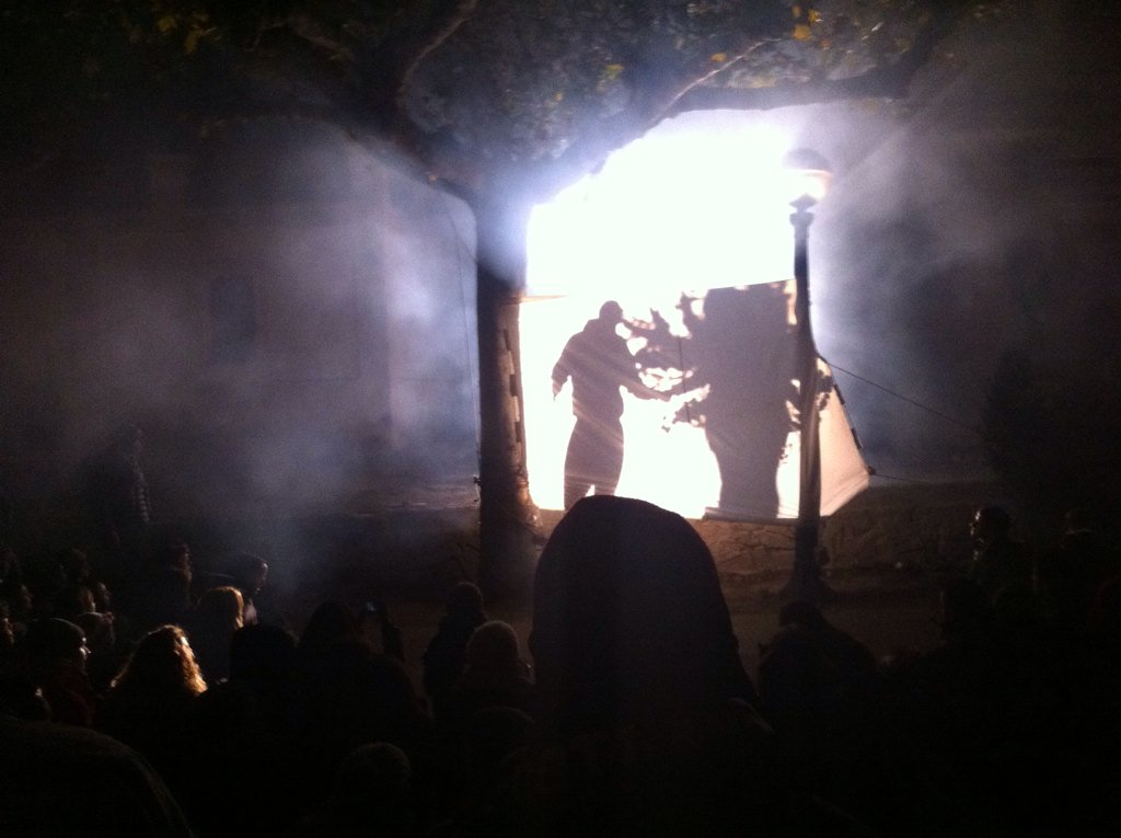 EscoltesiGuies's tweet photo. Teatre, ombres xineses, gegants i ara correfoc! Segueix l'espectacle de l'#agomeg amb @GreppTeatre @nord_occidental https://t.co/LclACG1cnY