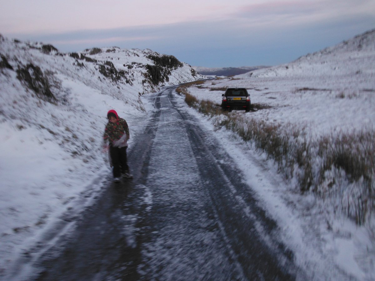 andesitictuff's tweet photo. Interesting parking near the #threeshirestone Icy conditions...@lamrt @CumbriaRoadsPol 2/2 Shanks' pony working well https://t.co/9J7jQ7sBHF