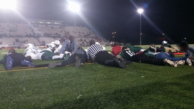 Update: Shots were fired at football game near Miami-Dade College North Campus. #local10 bit.ly/1HdPP3S?utm_me… https://t.co/xgPxMQJtsb