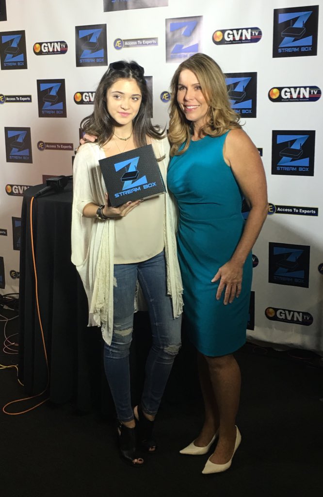 lunablaise's tweet photo. Had so much fun speaking to Jodina @ZStreamBox today backstage #AMAs2015 Can't wait to use my #Zstreambox 👍😉 #Thanks https://t.co/pE0PwcyelV