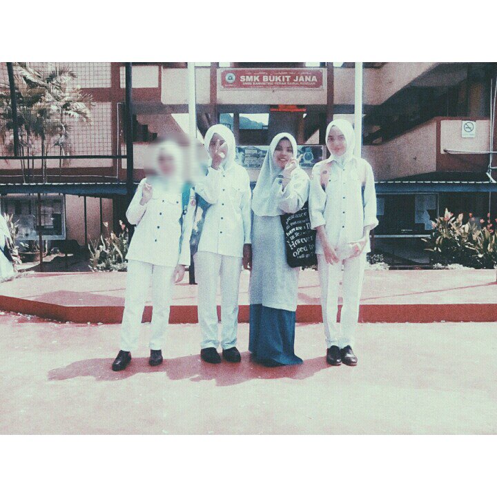 mazni_99's tweet photo. Ok kita throwbck balik . last dayy sek 🎒 https://t.co/pM0BvjrIho