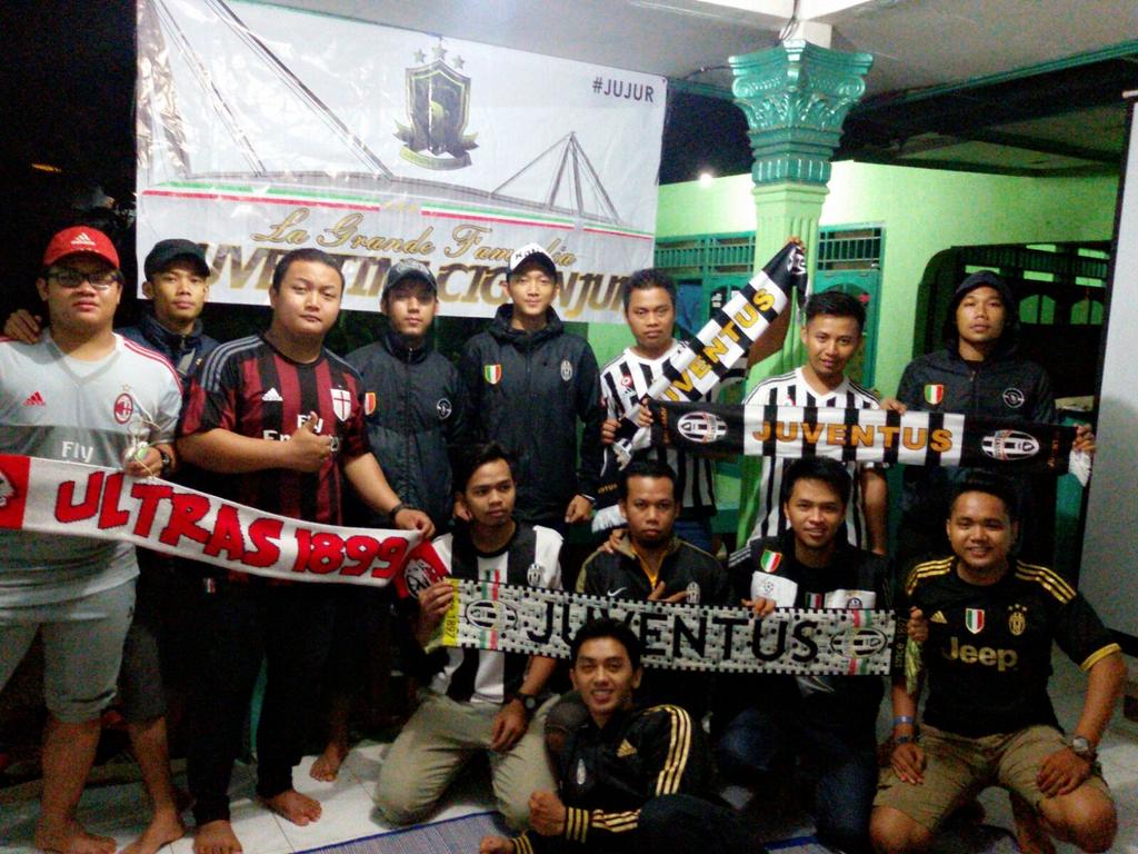 JuJurJKT's tweet photo. Alhamdulillah nobar berjalan lancar , terima kasih #MilanistiCiganjur #Respect #CiganjurÉBianconera #ThisIsCiganjur https://t.co/31AUcK4O0t