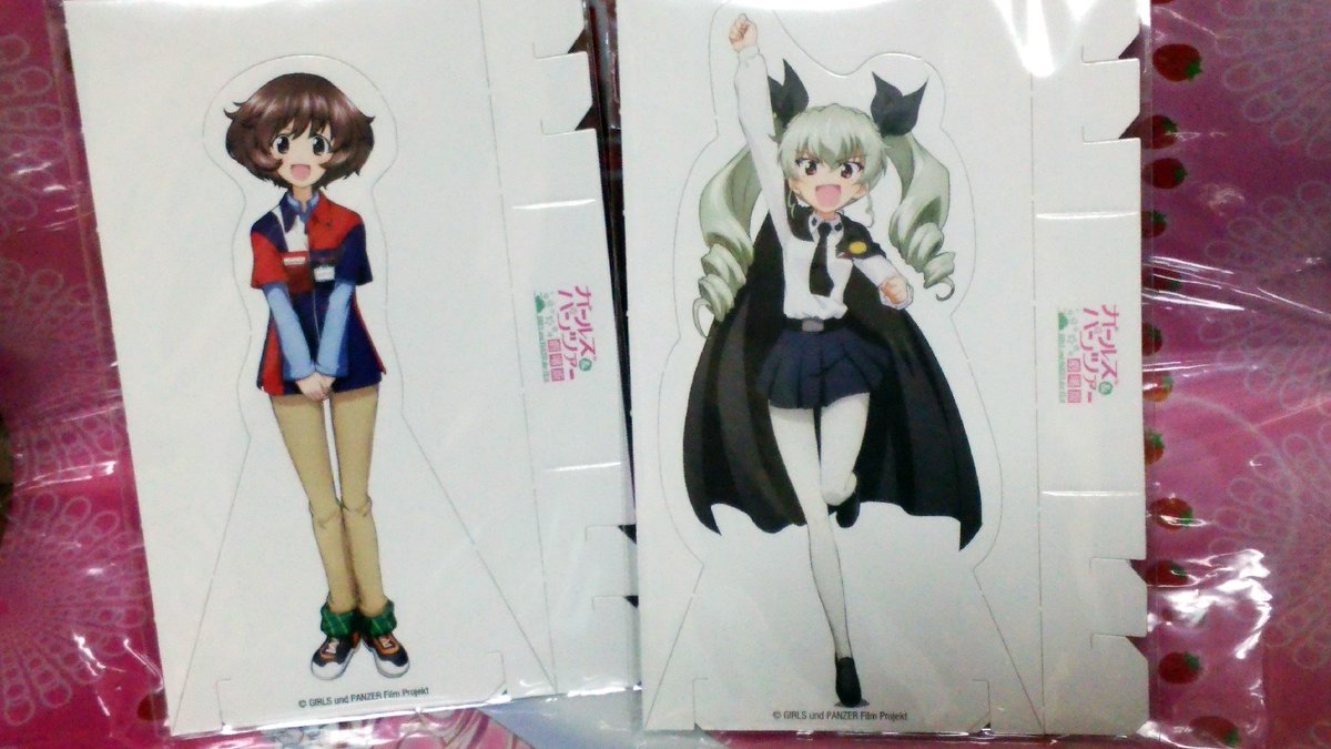 いちごのくにのイーたん Na Twitteru サンクスのお店でやっているガールズ パンツァー劇場版キャンペーン 栃木県内のサンクスにて 秋山殿と栃木県に学校があるアンツィオ高校のアンチョビのペーパーフィギュアもらいました T Co X1rck8juwr