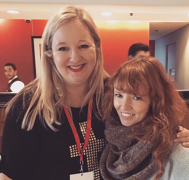 _melaniecasey's tweet photo. With @stefdawson (AKA #AnnieCresta from #TheHungerGames) at #SupaNova. #Mockingjay #MockingjayPart2 #HindsightSeries https://t.co/GBXJNxwoFS