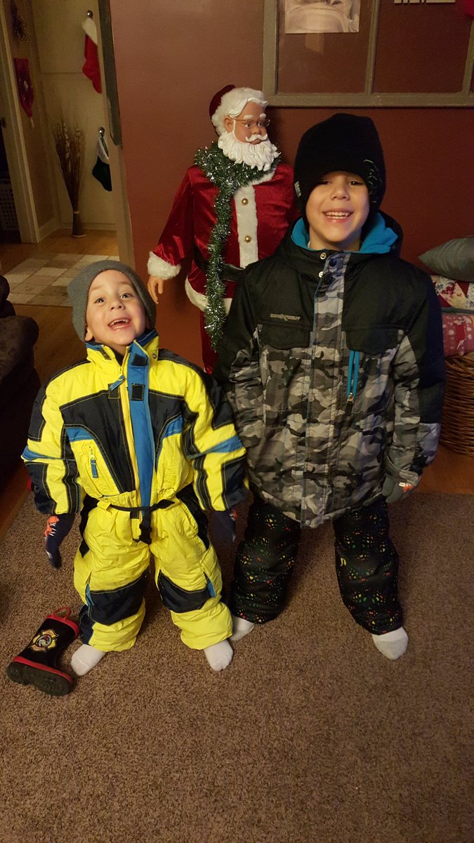 derekg14's tweet photo. Ready to go. @leinda81 #FirstSnow2015 #Wyatt #Hudson https://t.co/0NTAXLL2aO