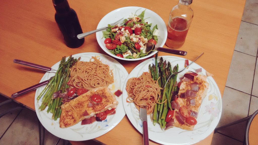 mewd6's tweet photo. Following Brazil's dietary guidance. Practice cooking, fresh food, appropriate environment, company! #URWhatUTwEat https://t.co/laZOuFsVkc