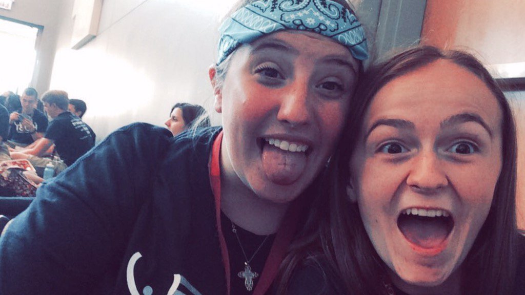_ashleyrowe_'s tweet photo. Missing this girl rn ❤️❤️❤️ #Hobae @BeccaRae4 https://t.co/F3flr5HoyL