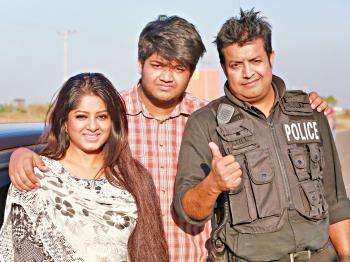 ProthomAlo's tweet image. ছেলের পরিচালনায় মা–বাবা
prothom-alo.com/entertainment/…