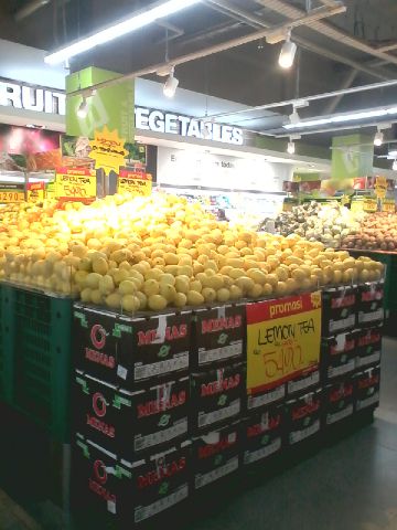 AngkuwVicky's tweet photo. Lemon Import @Hypermart Pejaten https://t.co/5Fxdl9Ojho