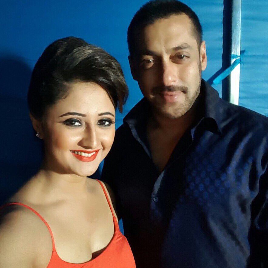 TheRashamiDesai's tweet photo. 😇😇😇 @BeingSalmanKhan https://t.co/8cjkpdiBGn