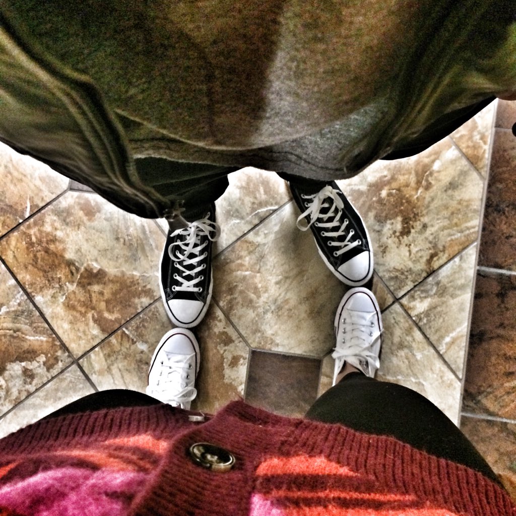 cristincurl's tweet photo. When you and bae be matchin' 😘 #converse https://t.co/TiNqWrS2wv