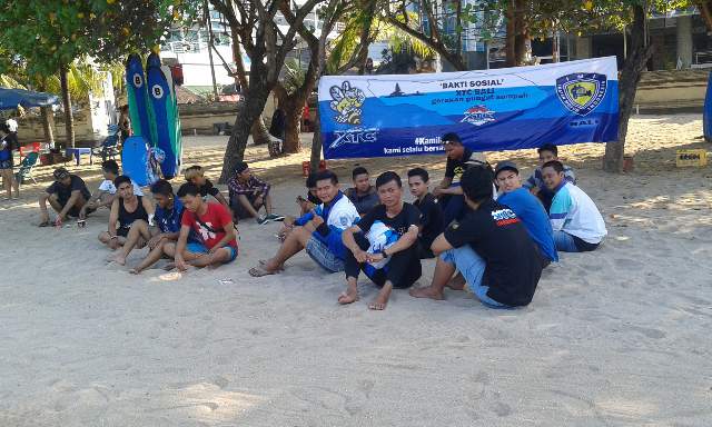 xtc_bali's tweet photo. Kegiatan rutin setiap minggu pagi, baksos gerakan pungut sampah XTC BALI... @XTC__Indonesia @XTCKotaBandung https://t.co/BZj7dV1d8j