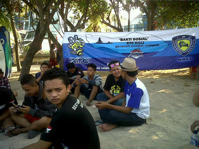 xtc_bali's tweet photo. Kegiatan rutin setiap minggu pagi, baksos gerakan pungut sampah XTC BALI... @XTC__Indonesia @XTCKotaBandung https://t.co/BZj7dV1d8j